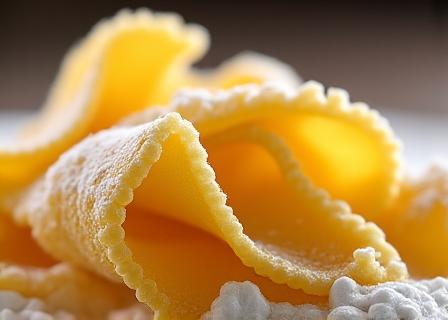 Dettaglio di pasta fresca fatta a mano prima della cottura